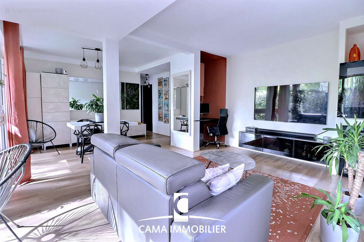 Appartement à FONTENAY-LE-FLEURY