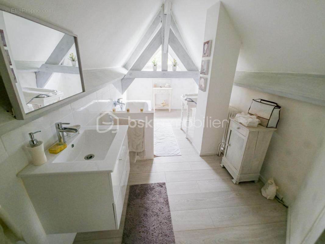 Maison à FONTAINE-LE-PORT