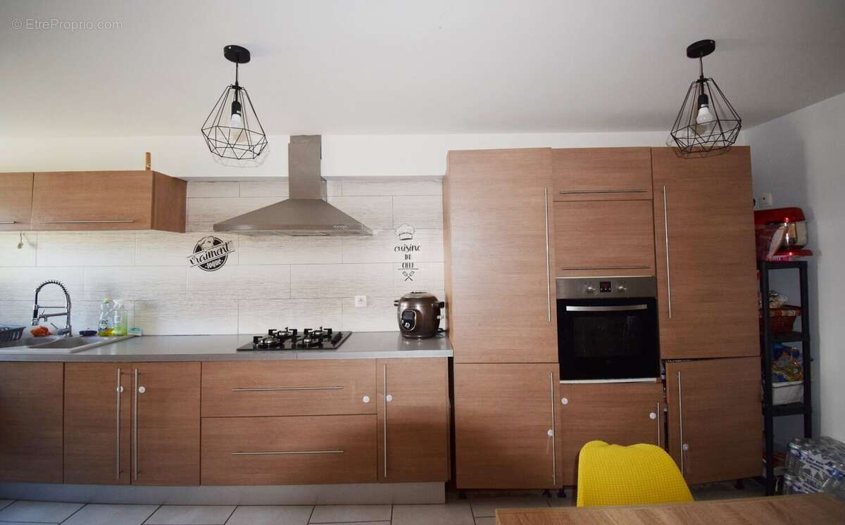 Maison à CREUZIER-LE-VIEUX