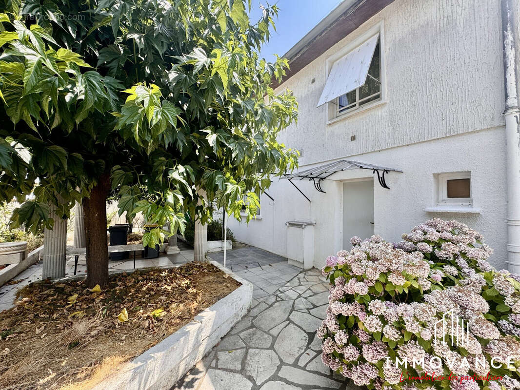 Maison à COURNONTERRAL