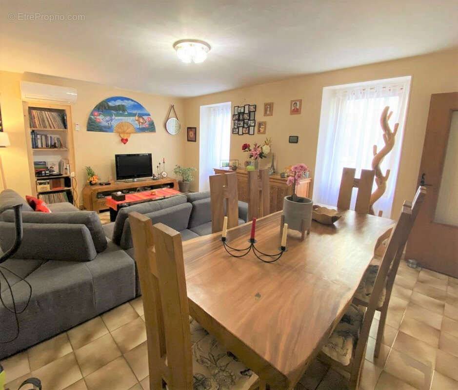 Maison à SUZE-LA-ROUSSE