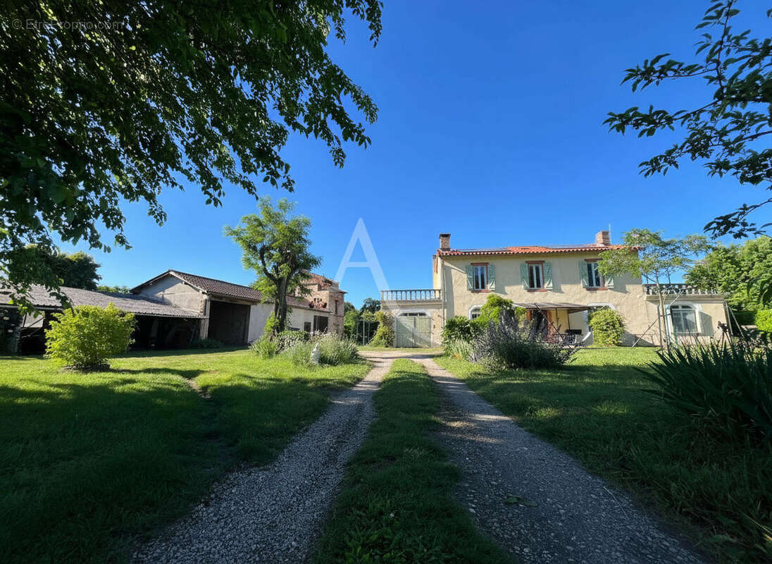 Grande maison de 200m² avec 5 chambres et dépendances sur St-Sulpice ! - photo 13