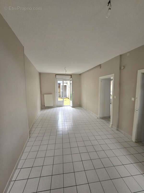 Maison à DUN-SUR-AURON