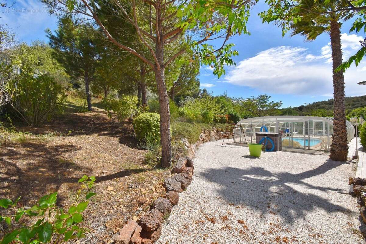 Photo 2 - Maison à ROUJAN