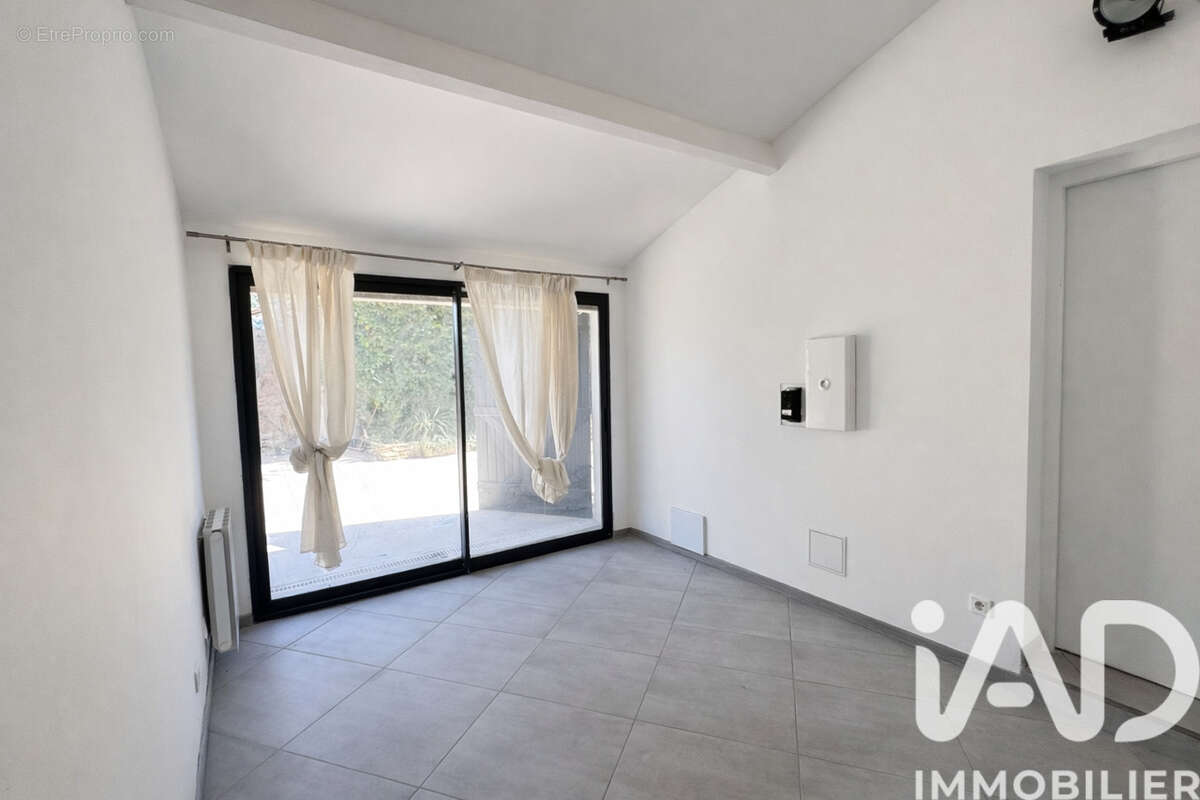 Maison 100 m² à Morieres-Les-Avignon  - photo 8