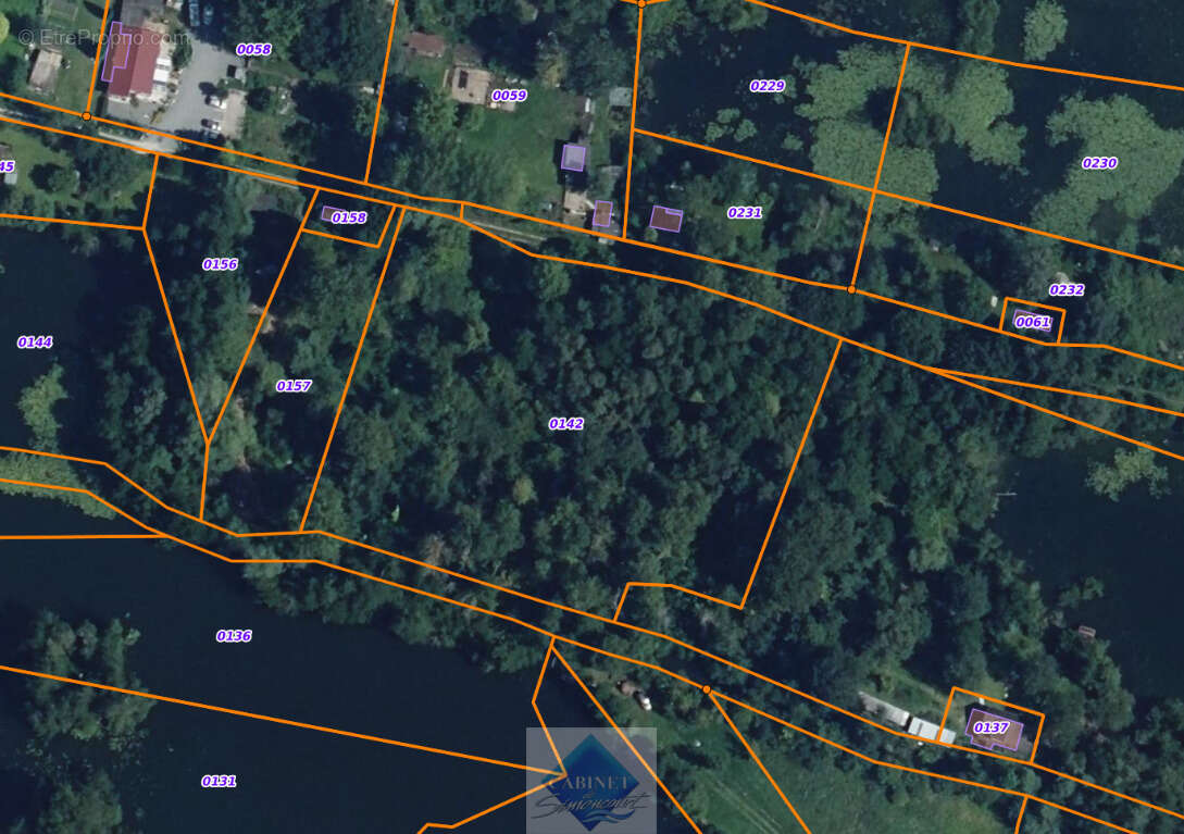 Terrain à MAREUIL-CAUBERT