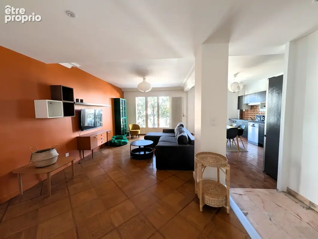 Appartement 134 m² à Bron  - photo 2