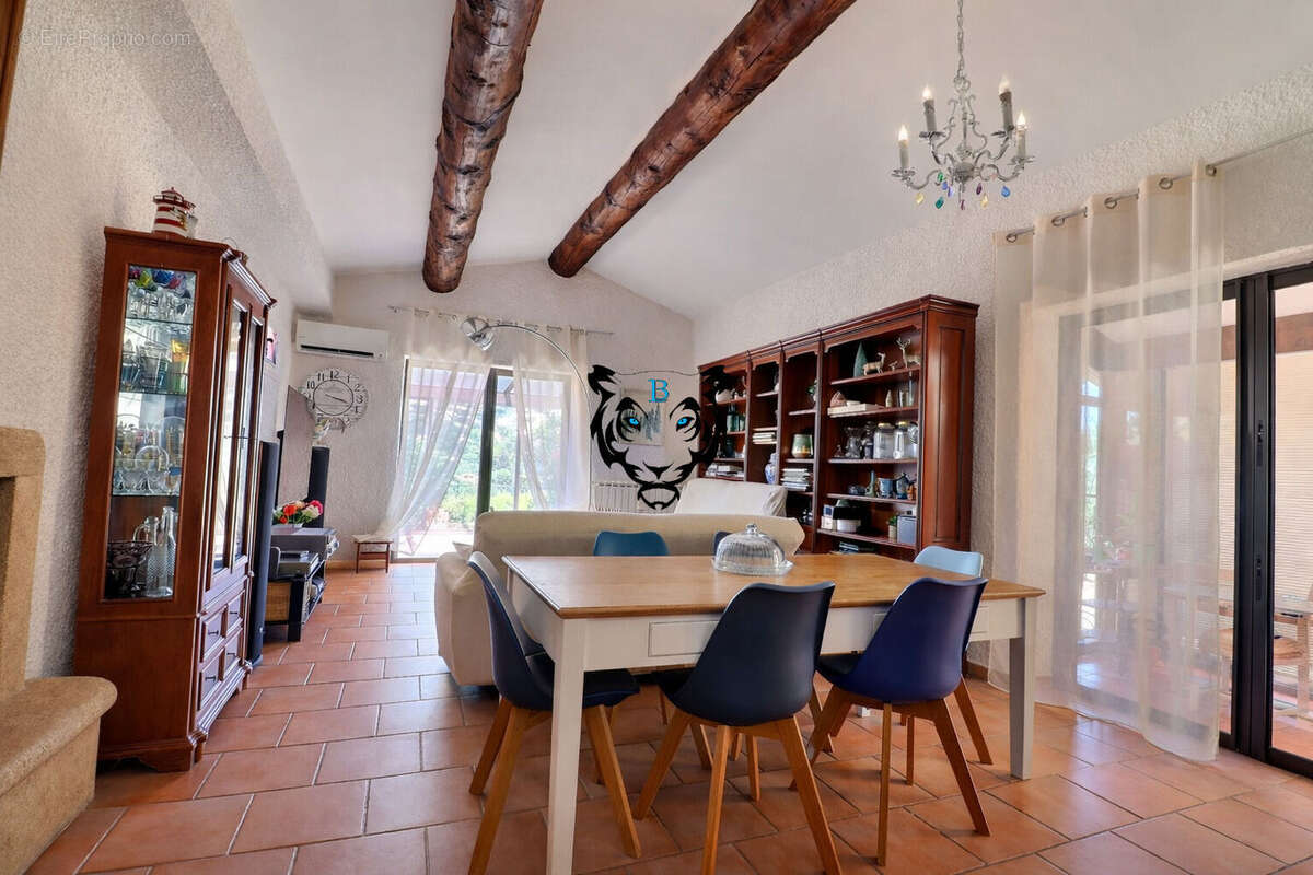 Maison à LES ISSAMBRES