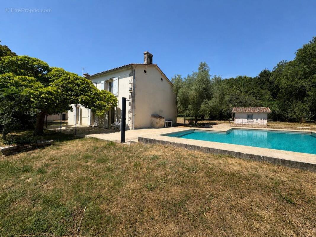 Maison 188 m² à Prailles  - photo 1