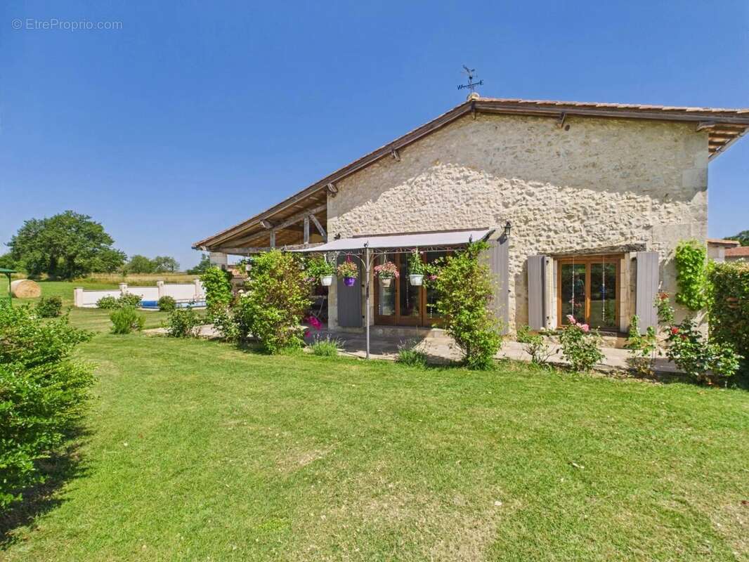 Maison à AUBETERRE-SUR-DRONNE