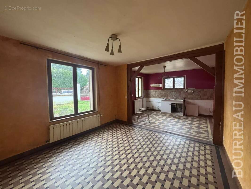 Maison à LA CELLE-SAINT-CYR