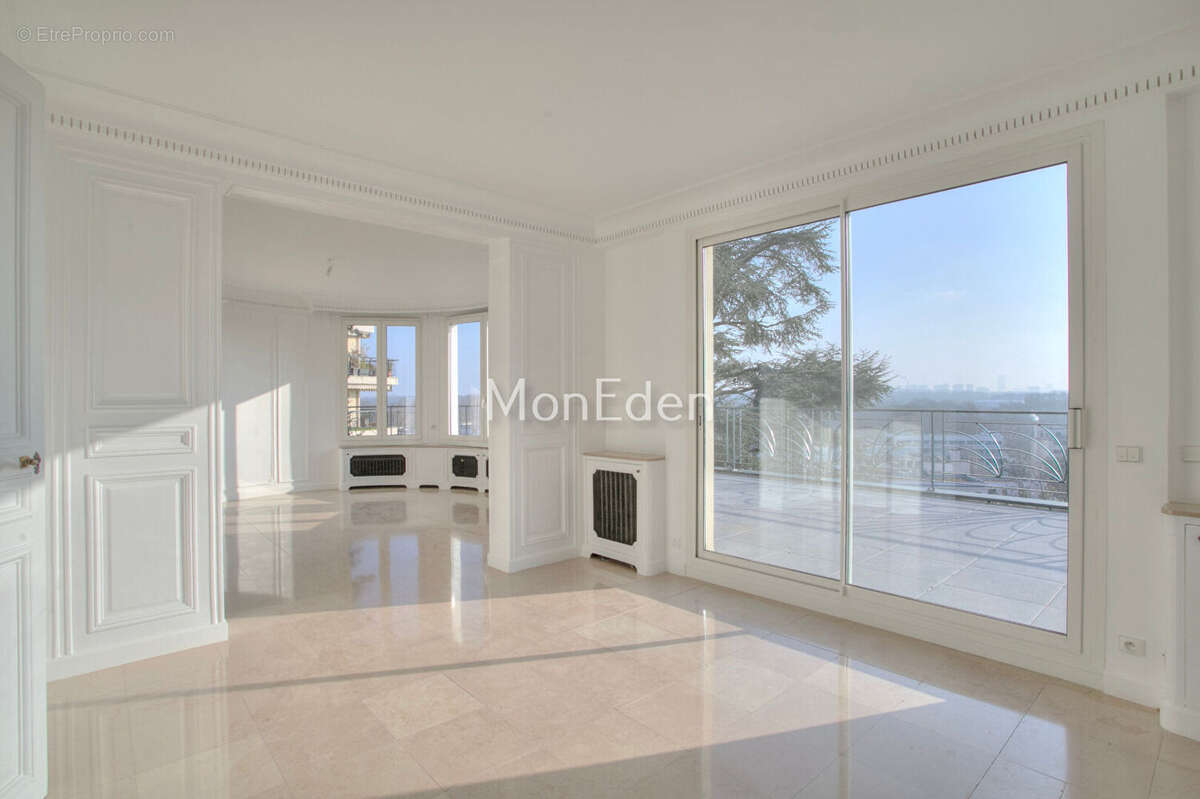 ST CLOUD Splendide Villa 12 pièce(s) 440 m2  (1058m² terrain) et Terrasse vue Tour Eiffel! - photo 2