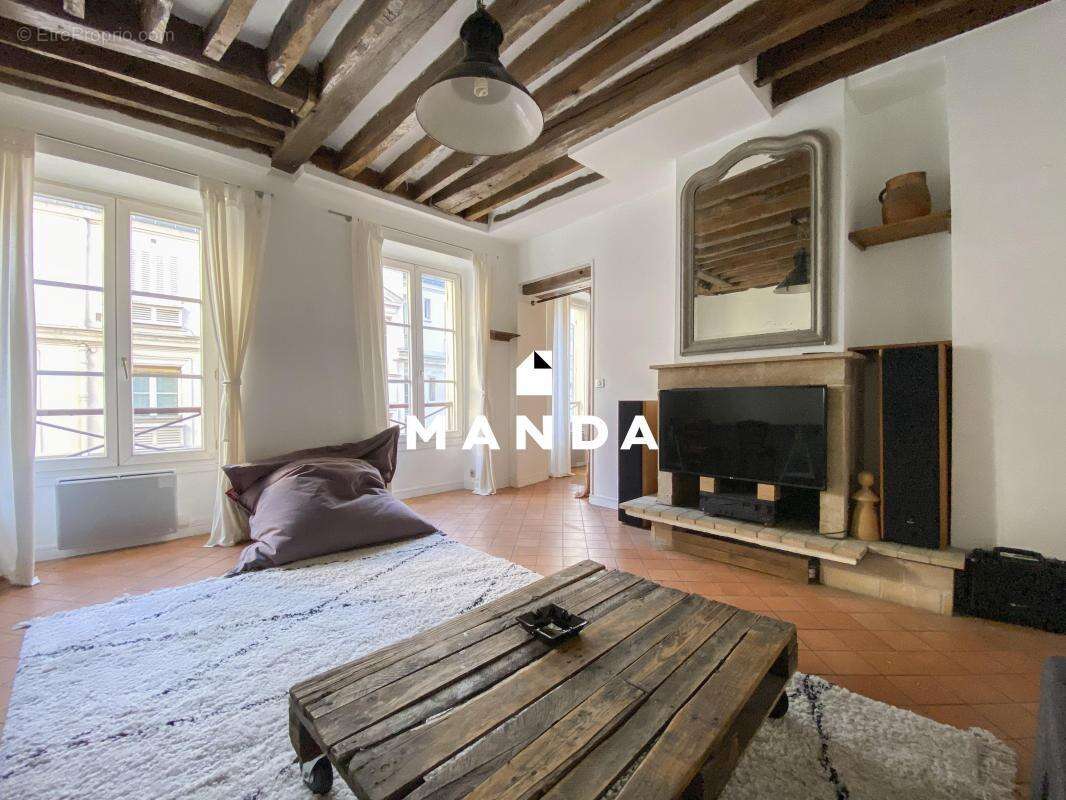 Appartement à PARIS-3E