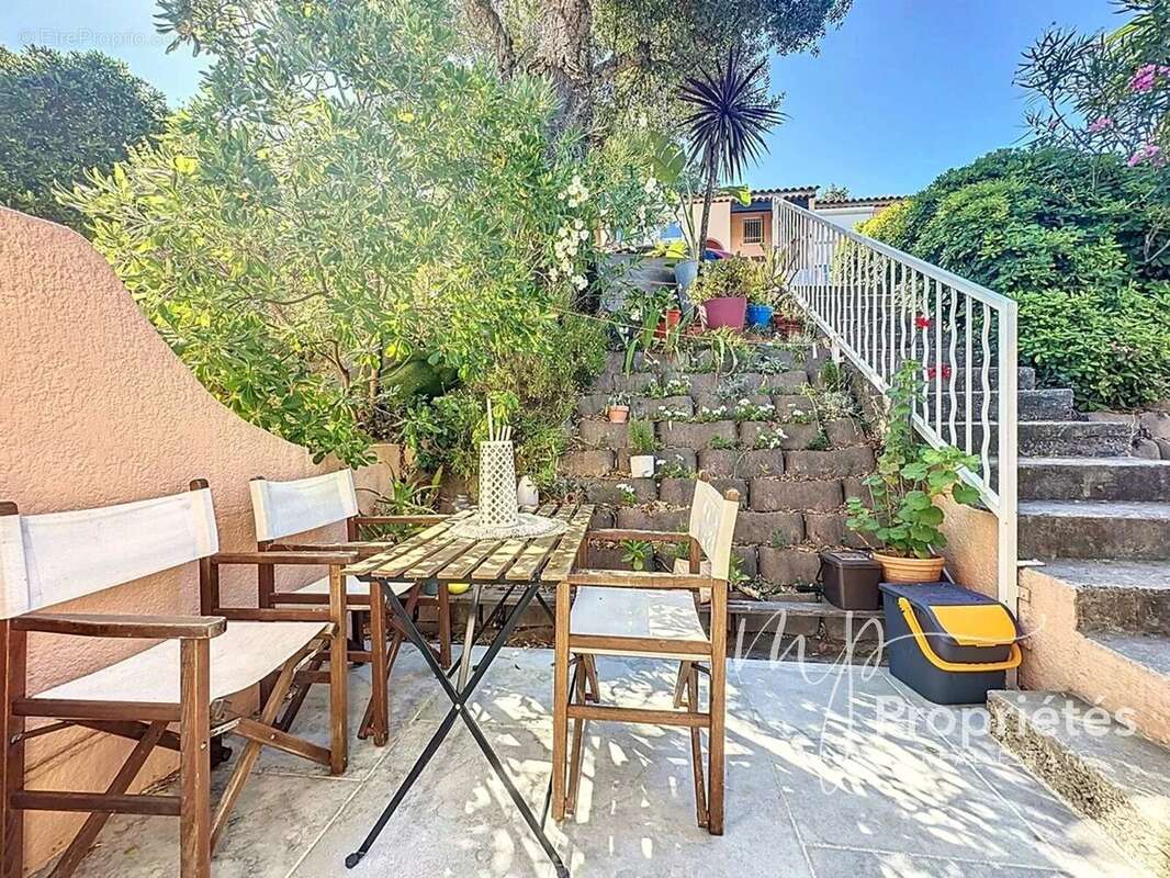 Appartement à COGOLIN