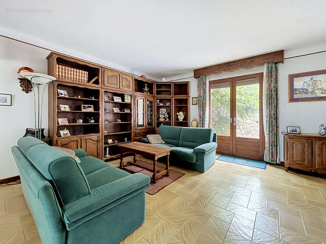 Maison de caractère avec jardin   Un beau potentiel à exploiter à Codalet - photo 8