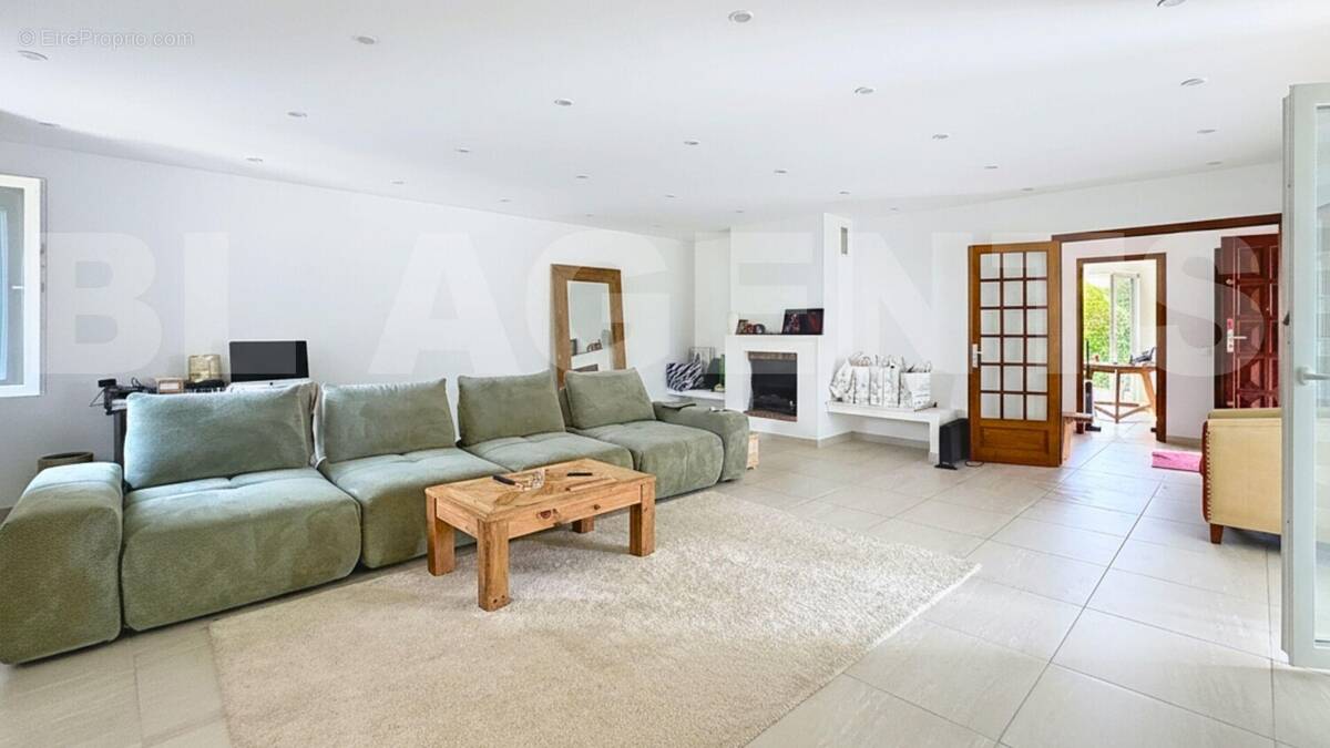 Photo-Salon - Maison à SAINT-CYR-SUR-MER