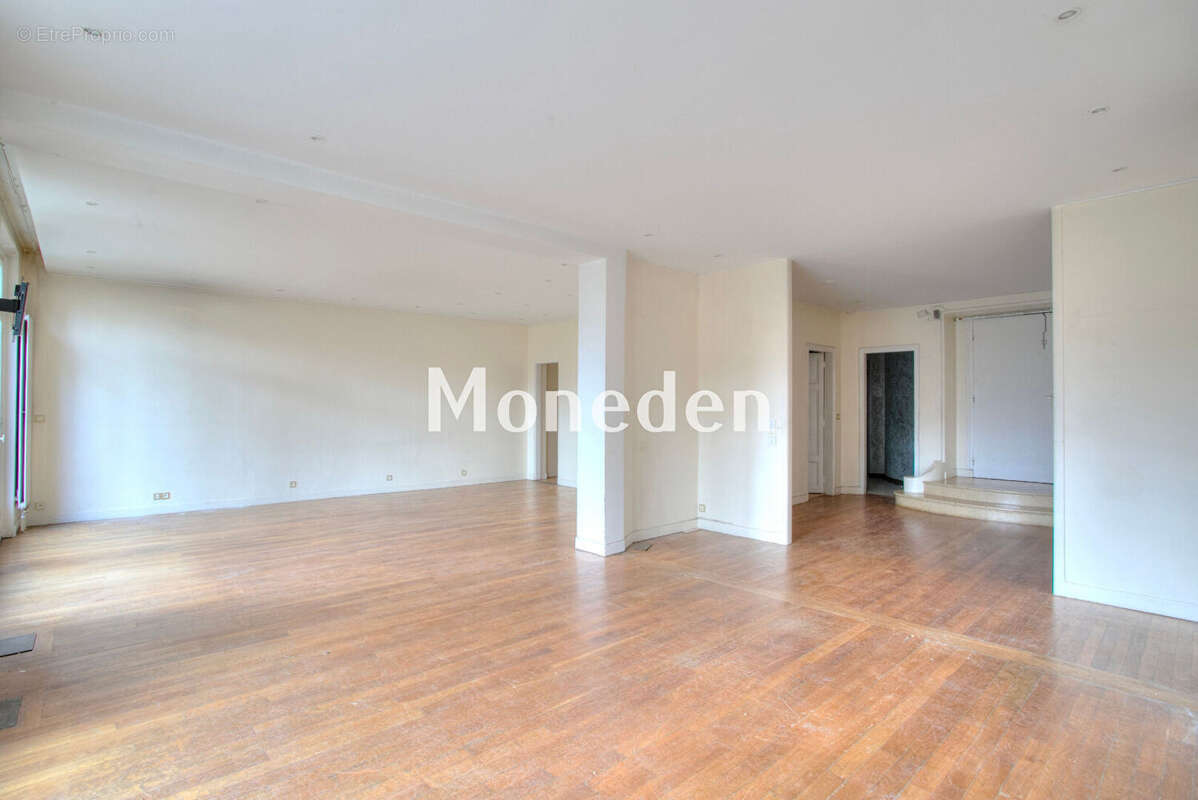 Appartement à NEUILLY-SUR-SEINE