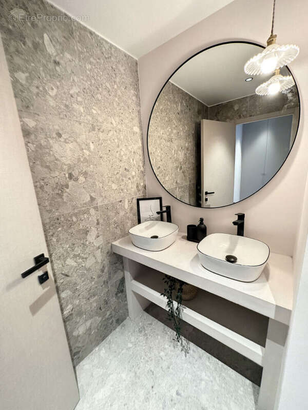 Appartement à MOUANS-SARTOUX