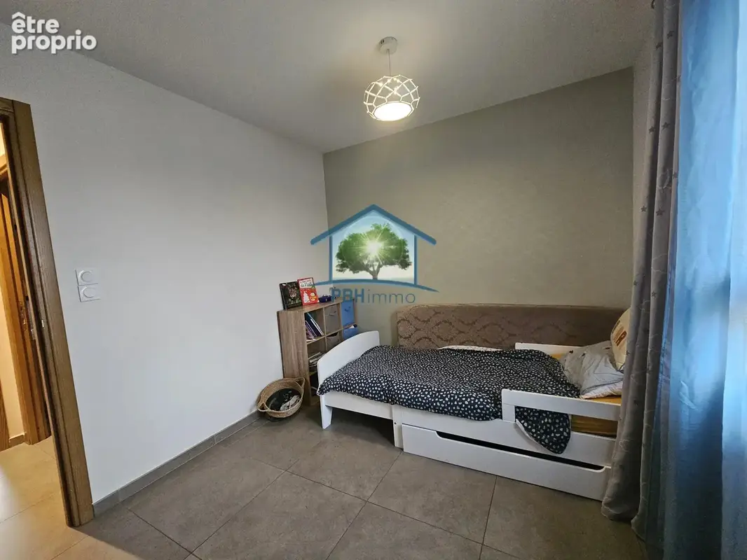 L'ISLE D'ABEAU, ensemble immobilier de deux villas avec piscine. - photo 14