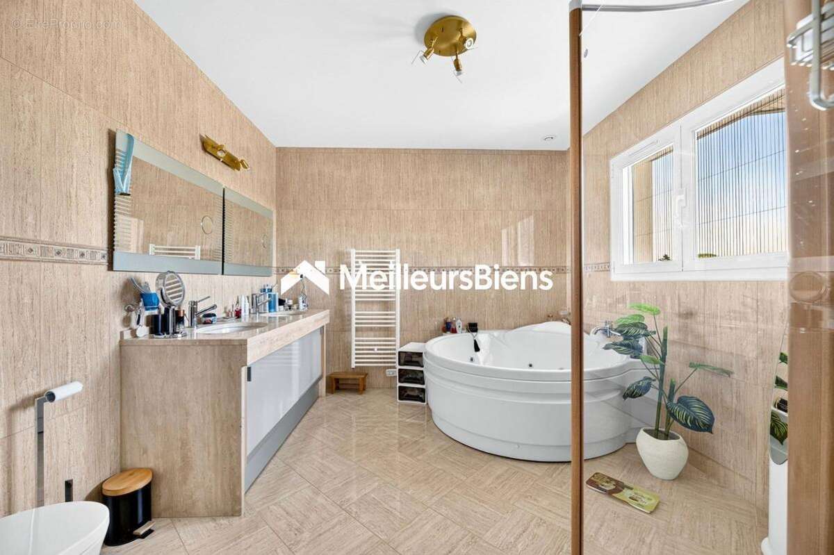 Maison contemporaine 287m2 - 5 chambres - Terrain 2512m2 - DPE A - photo 13