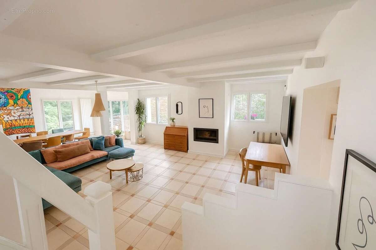 Maison à VILLE-D&#039;AVRAY