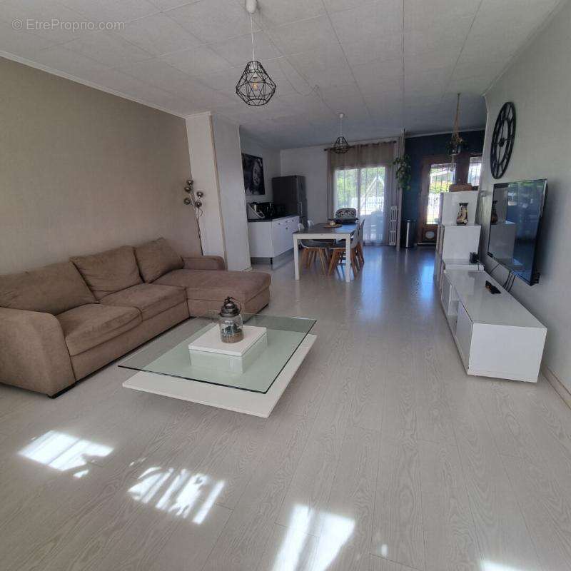 Maison  avec Garage et Jardin - photo 5