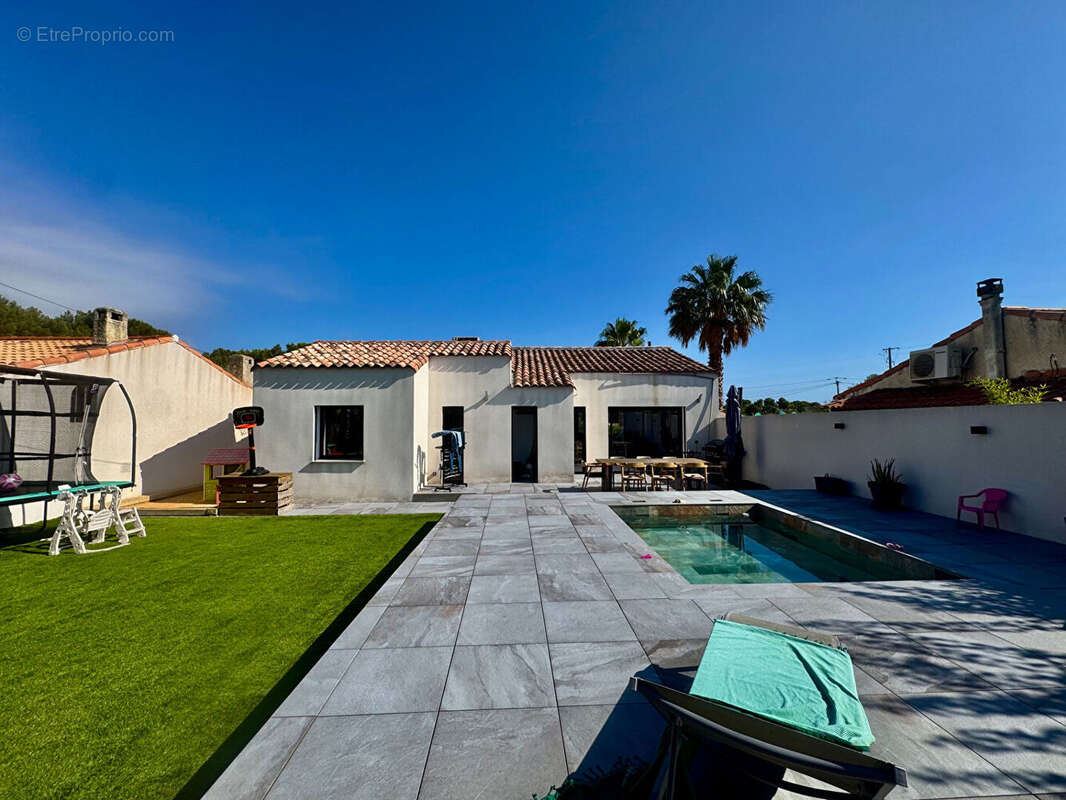 Maison de plain pied 100m2 terrain 538m2 garage et piscine - photo 7