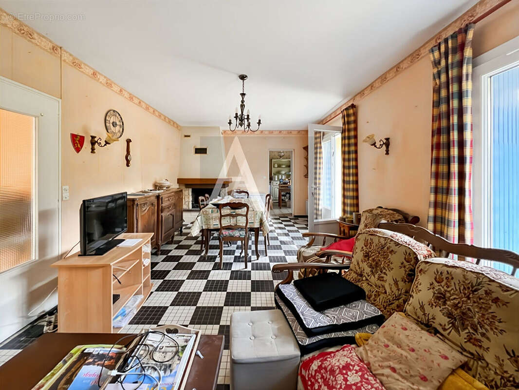 Découvrez cette charmante maison nichée dans un magnifique village en hauteur - photo 4