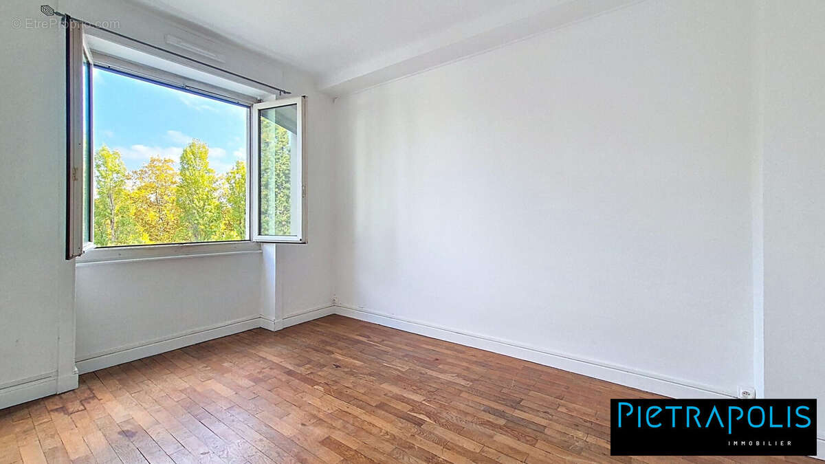 Chambre - Appartement à LYON-8E