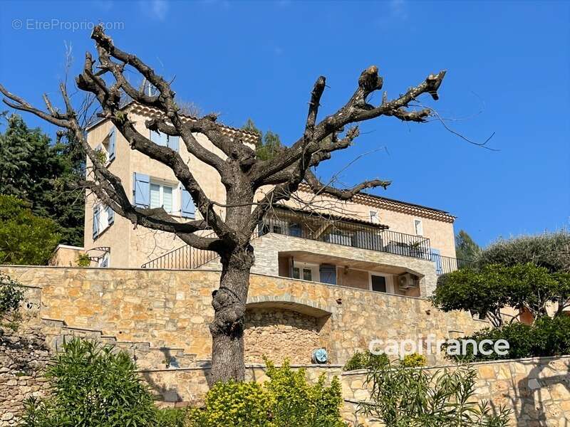 Maison à BAGNOLS-EN-FORET