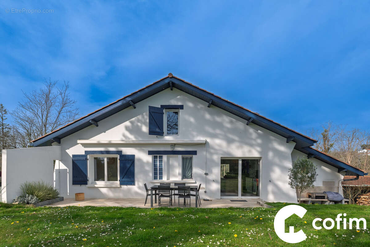 Maison à SAINT-PIERRE-D'IRUBE