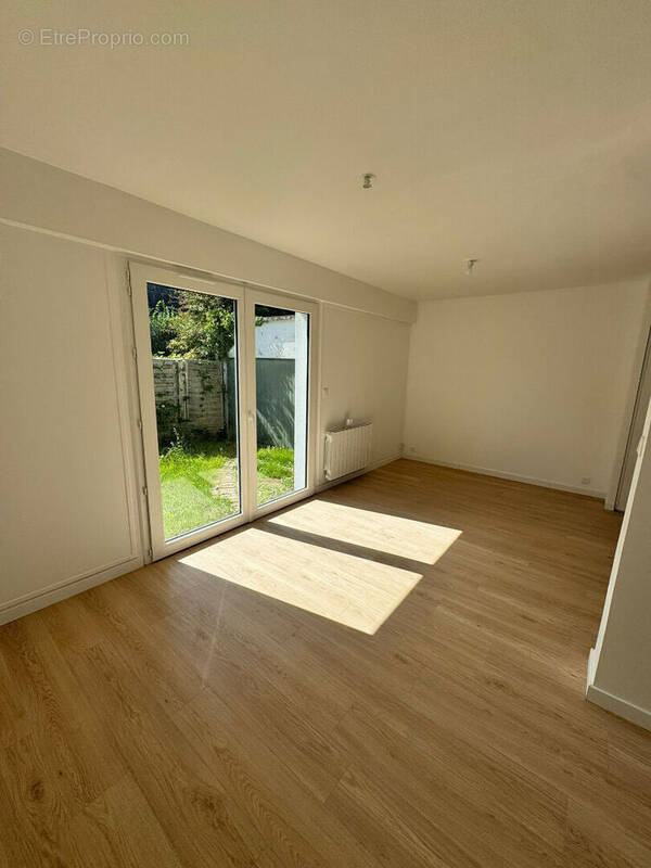 Appartement à ISNEAUVILLE