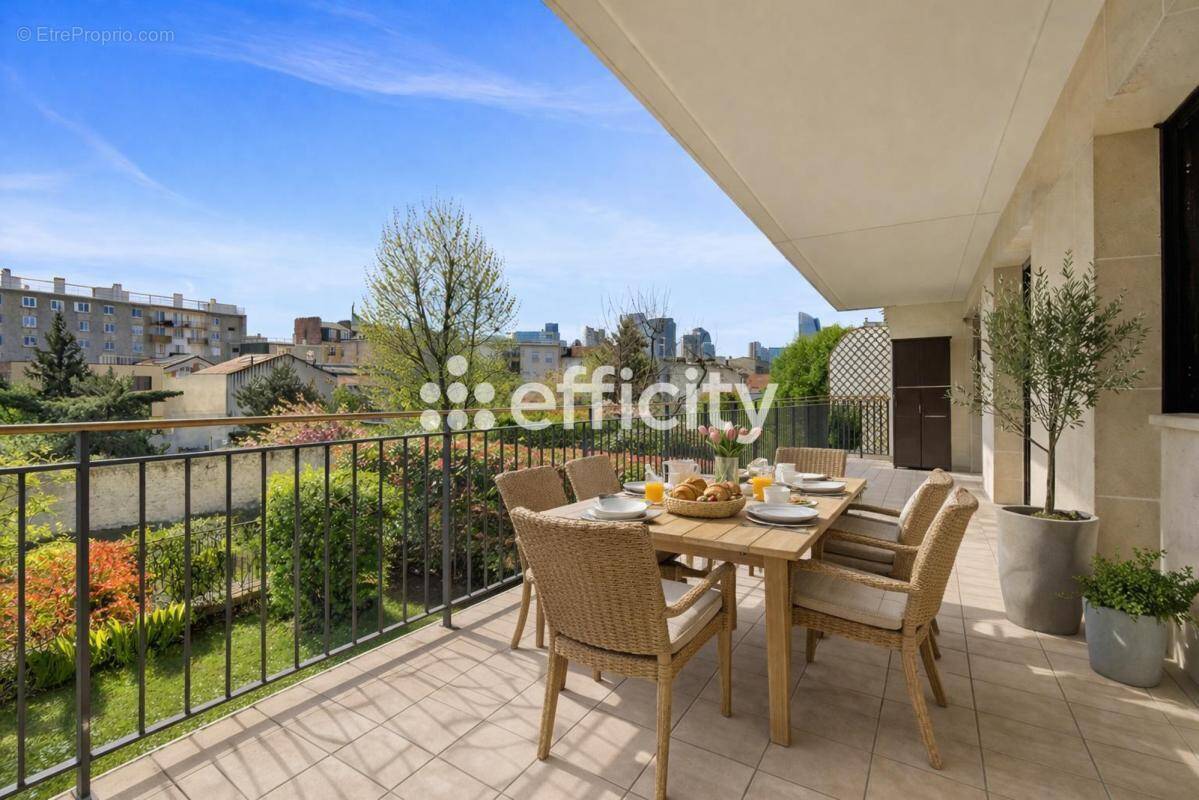 Appartement à COURBEVOIE