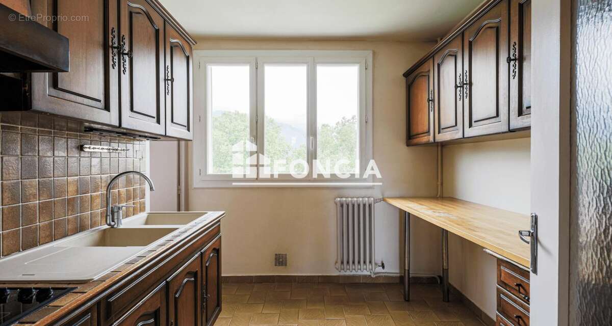 Appartement à SAINT-MARTIN-D'HERES