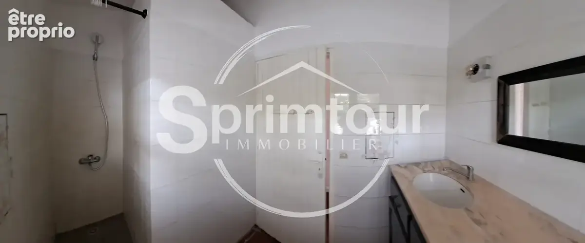 SAINT-CLAUDE-Villa T4 avec jardin, terrasse vue mer et studio indépendant + double garage - photo 17
