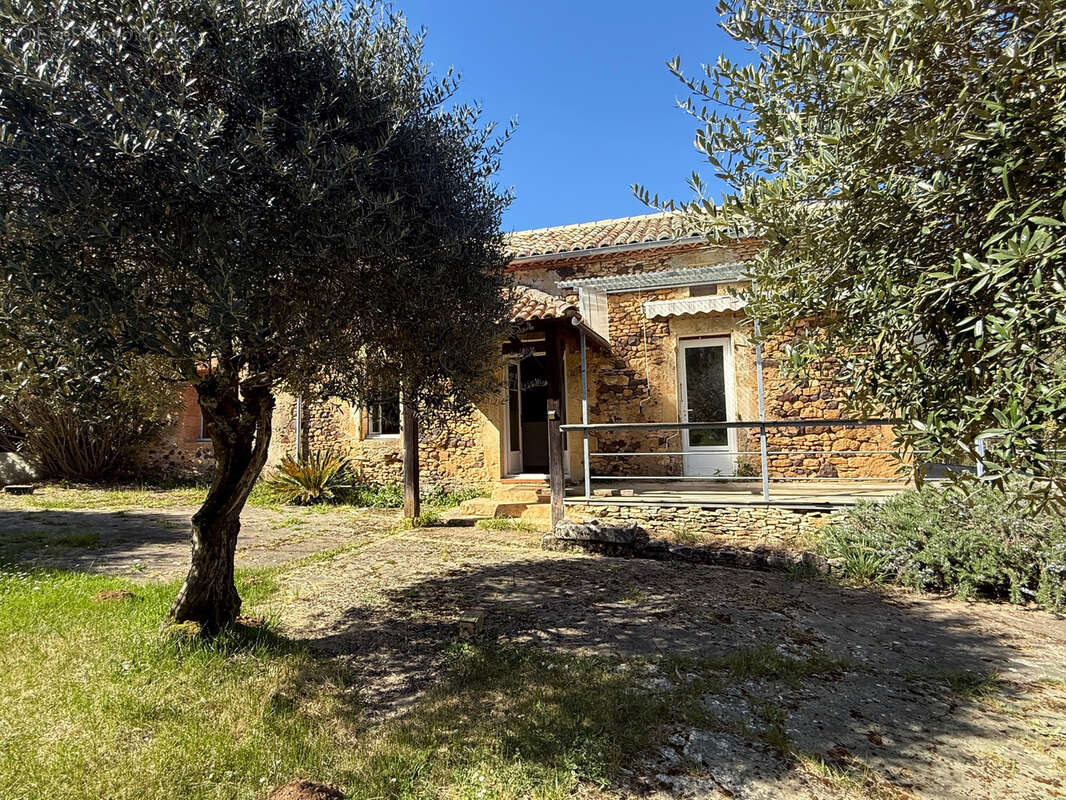 Maison à BLANQUEFORT-SUR-BRIOLANCE