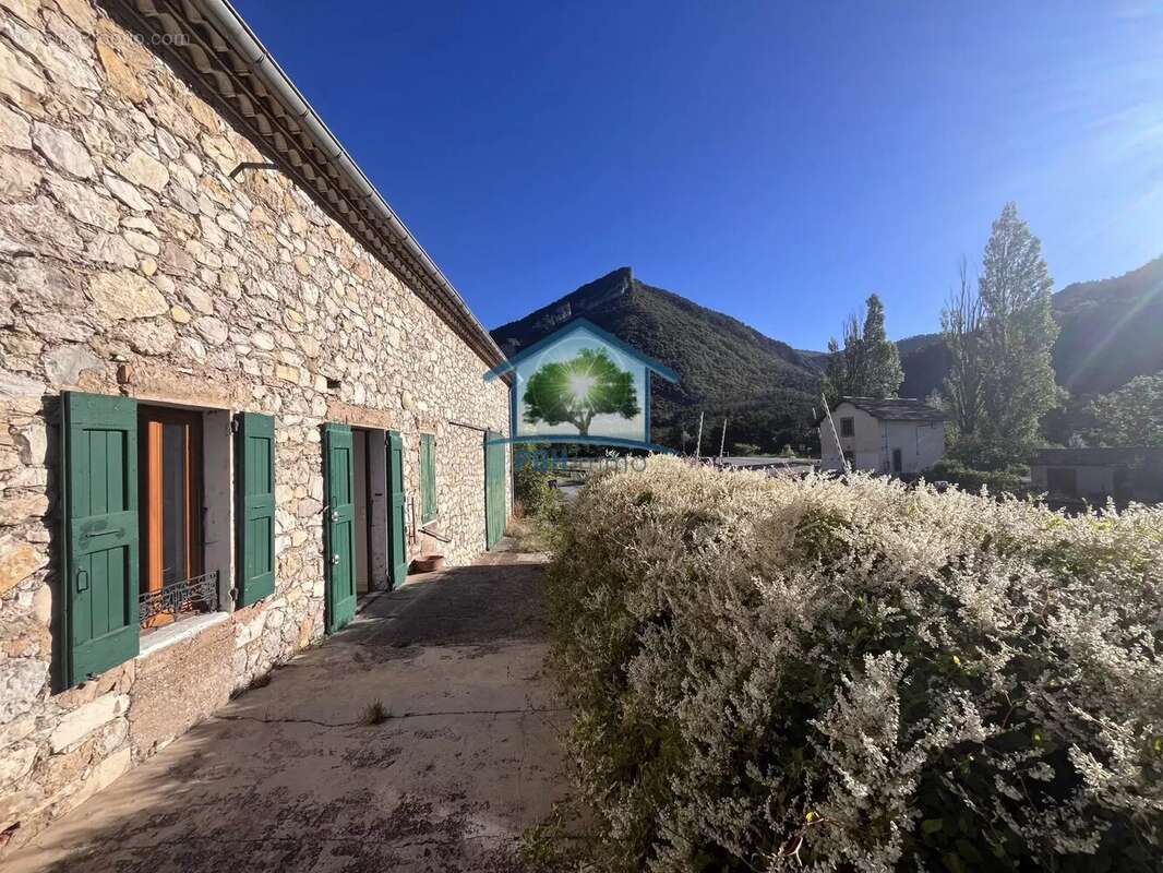 Maison à ASPRES-SUR-BUECH