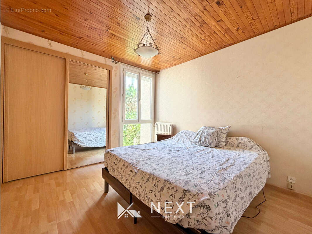 CLAIX   Maison de 103 m2, 4 chambres, jardin arboré et terrasse - photo 6