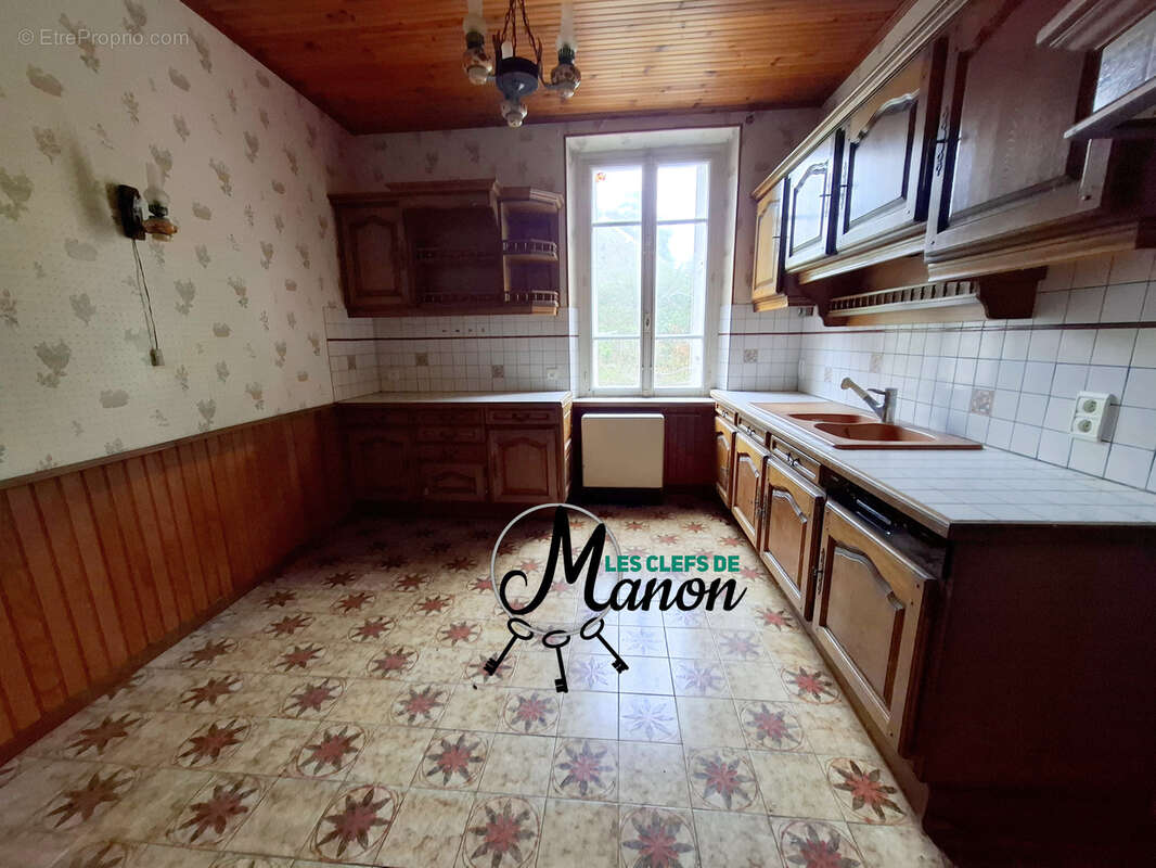 Maison à SAINT-SULPICE-LES-FEUILLES