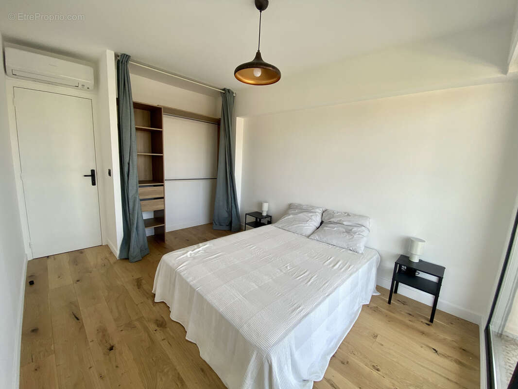 Appartement à SAINT-LAURENT-DU-VAR