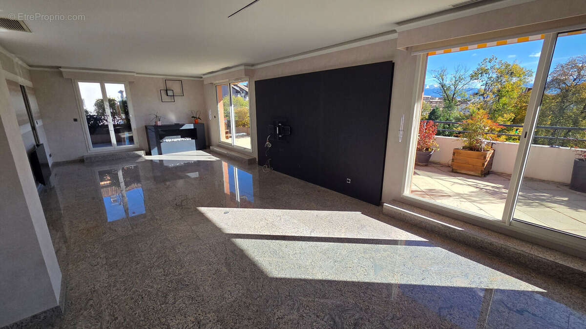 Appartement à AMBILLY