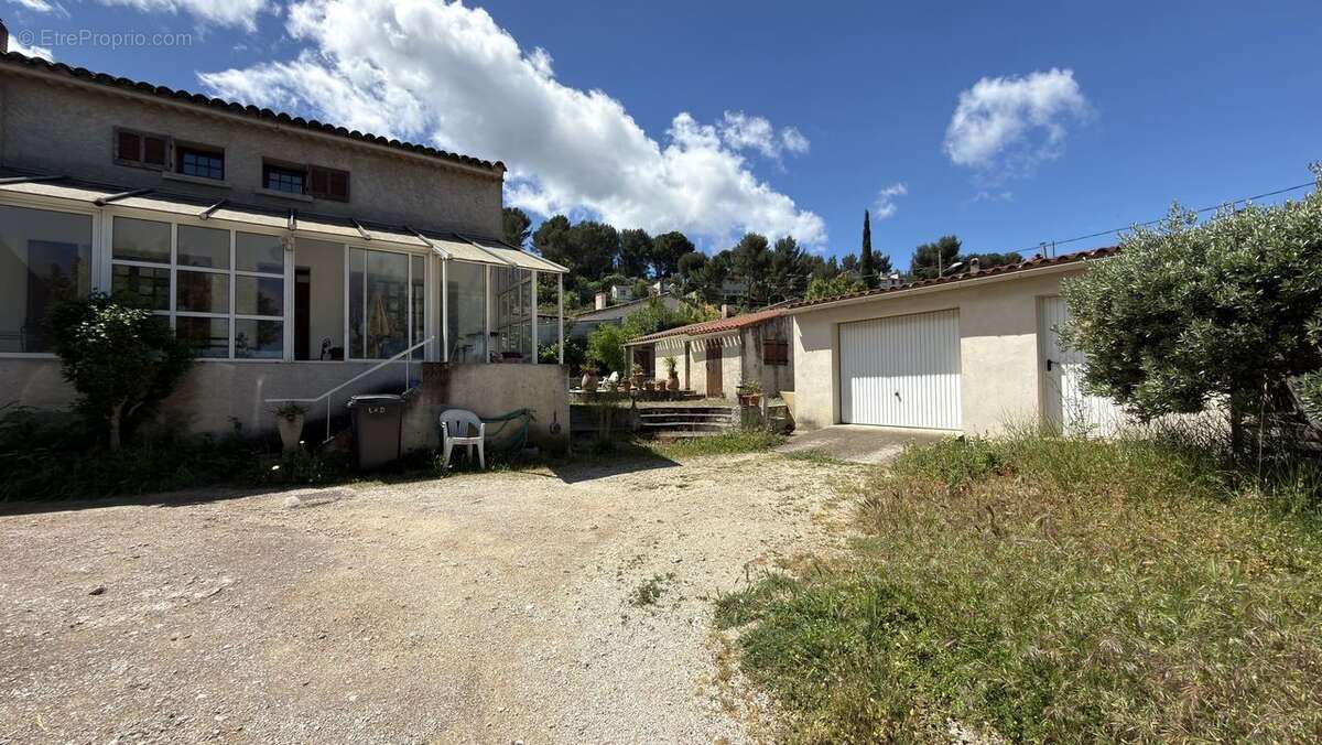 maison de type 5 avec piscine , poul house , terrain , garage - Maison à LA PENNE-SUR-HUVEAUNE