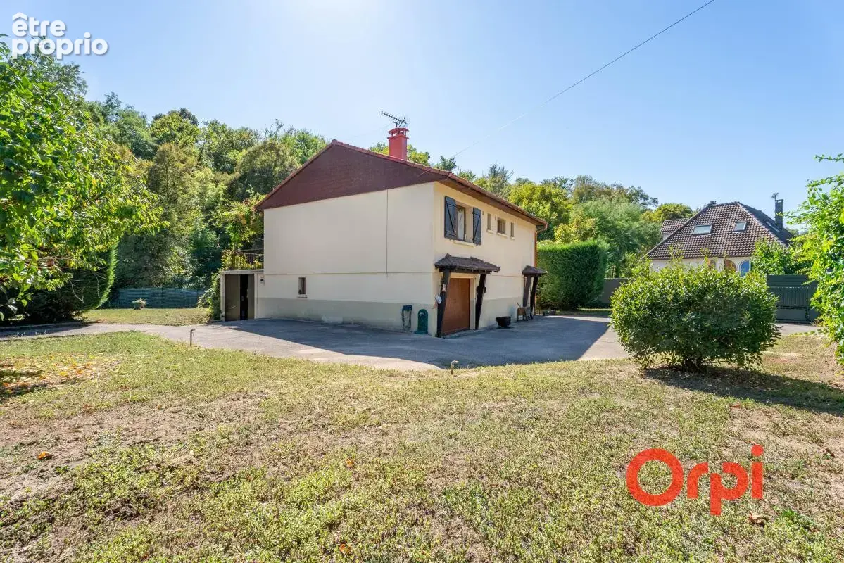 Maison avec beau terrain arboré et ruisseau en contre bas - photo 2