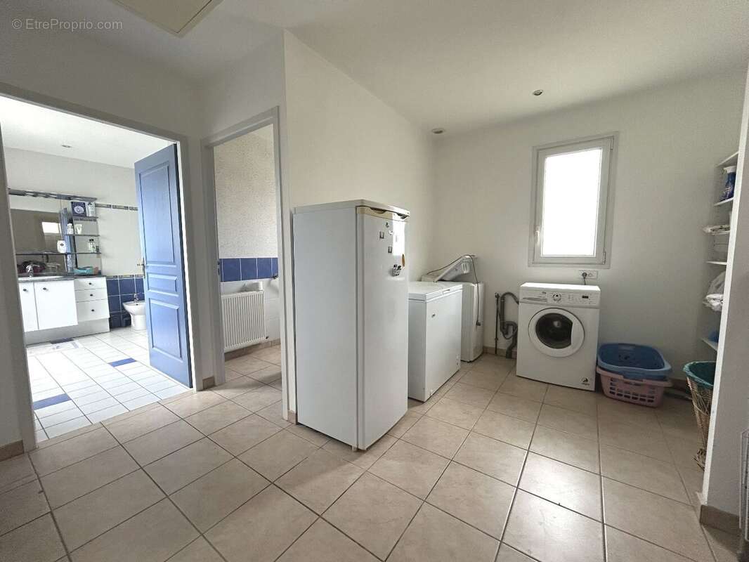 Propriete familiale - 9 chambres - 310 m² + dependances 200m² - photo 9