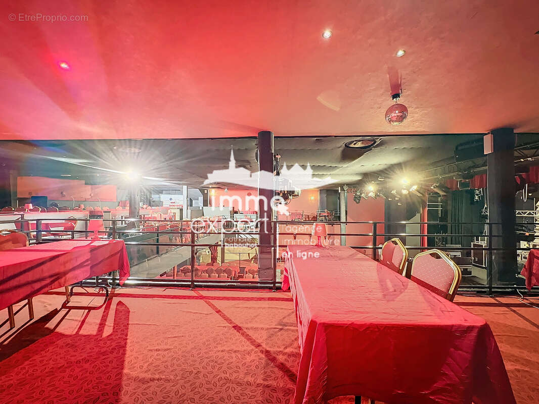 CHARMES   Murs commerciaux d'exception de 1 075 m2   Restaurant, Bar & Salle de Spectacle - photo 21