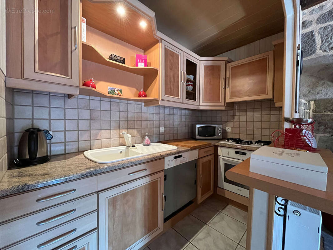 Maison à SAINT-JACQUES-DES-BLATS