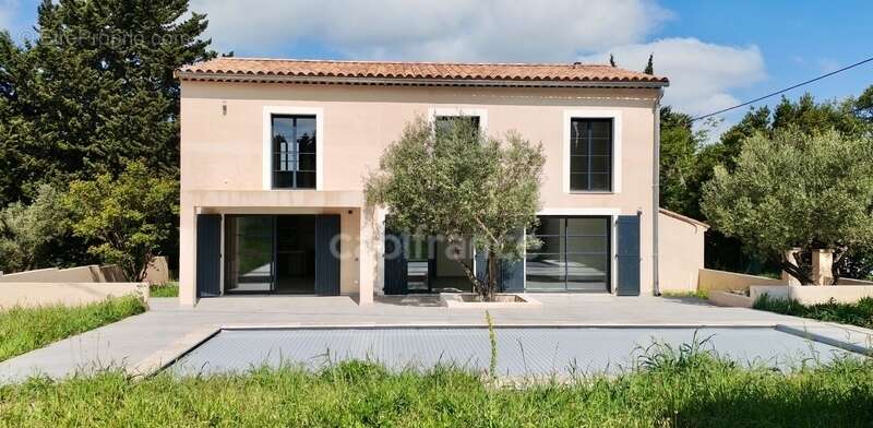 Maison à FONTVIEILLE