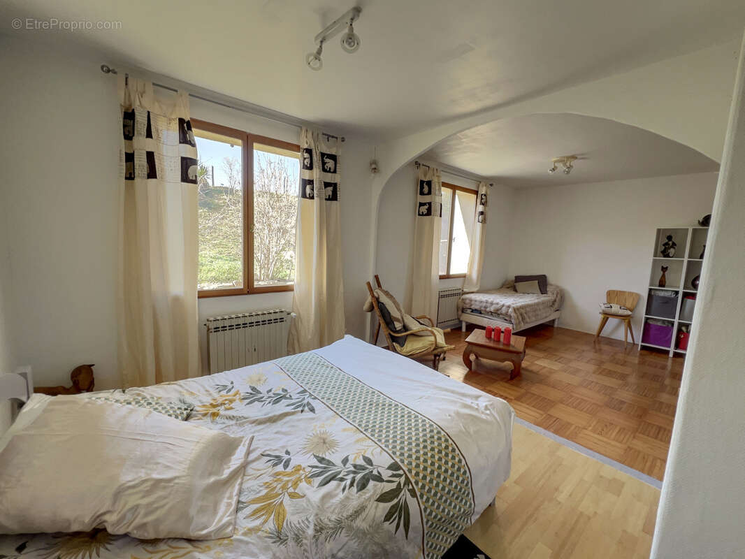 Maison à SAINT-ROMAIN-DE-LERPS