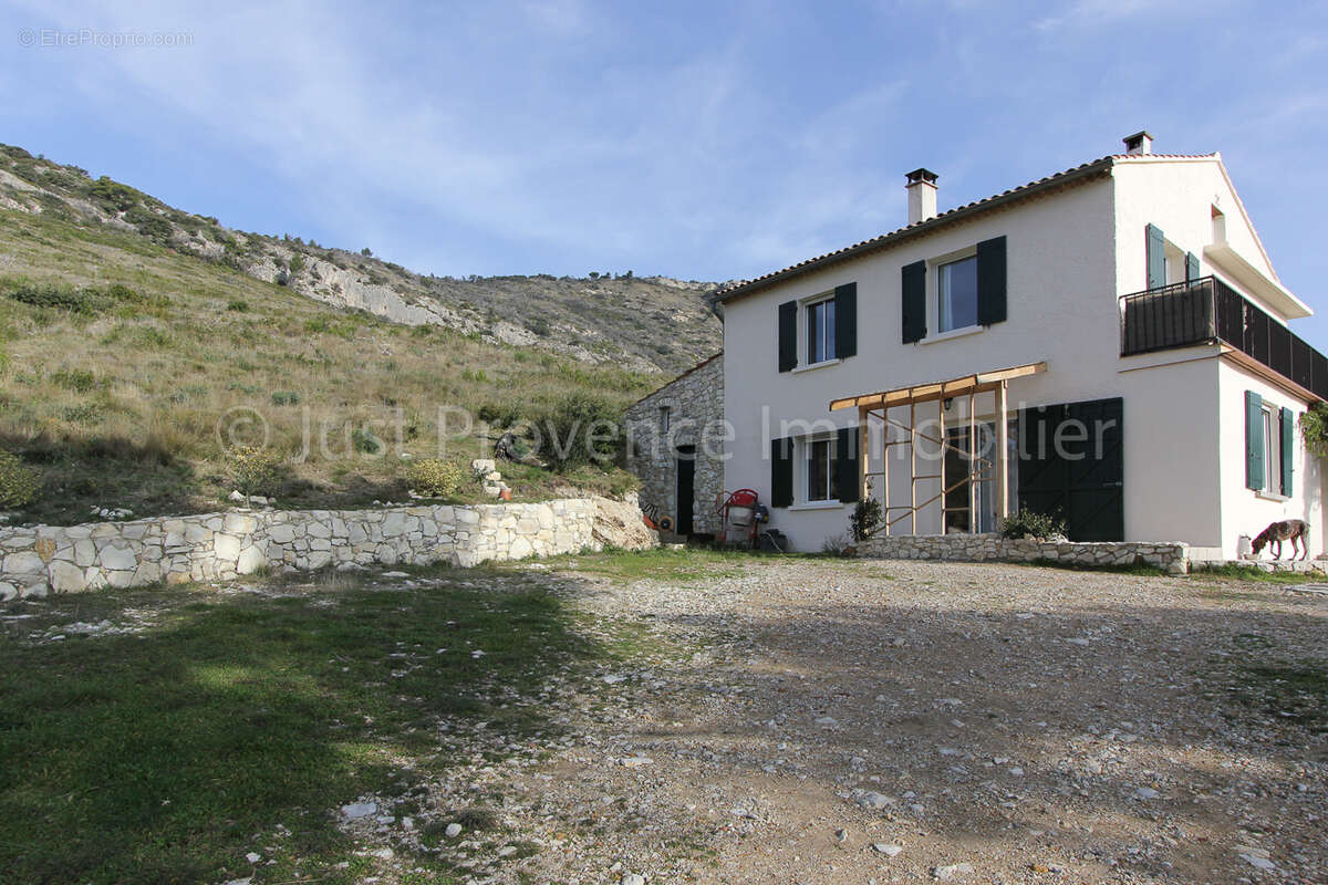 Maison à SAINT-HIPPOLYTE-LE-GRAVEYRON