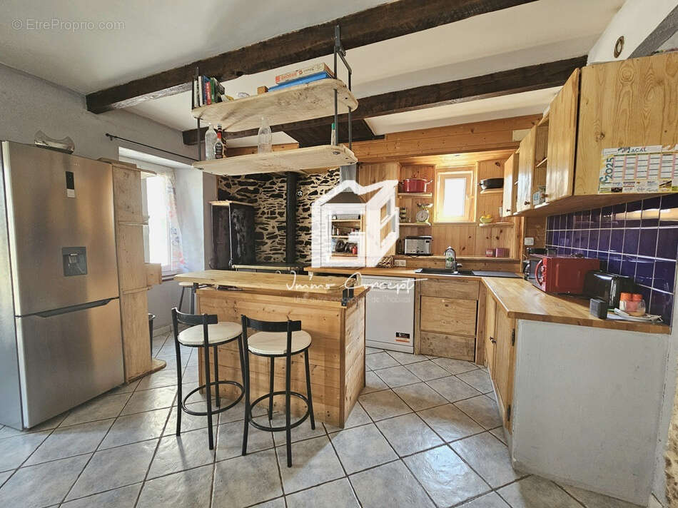 Maison à LUC-LA-PRIMAUBE